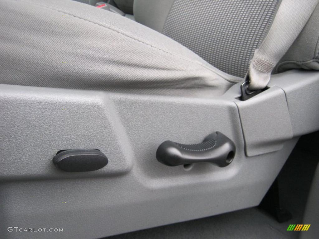 2007 Ram 1500 SLT Quad Cab 4x4 - Bright White / Medium Slate Gray photo #9