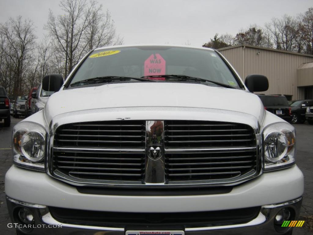 2007 Ram 1500 SLT Quad Cab 4x4 - Bright White / Medium Slate Gray photo #18