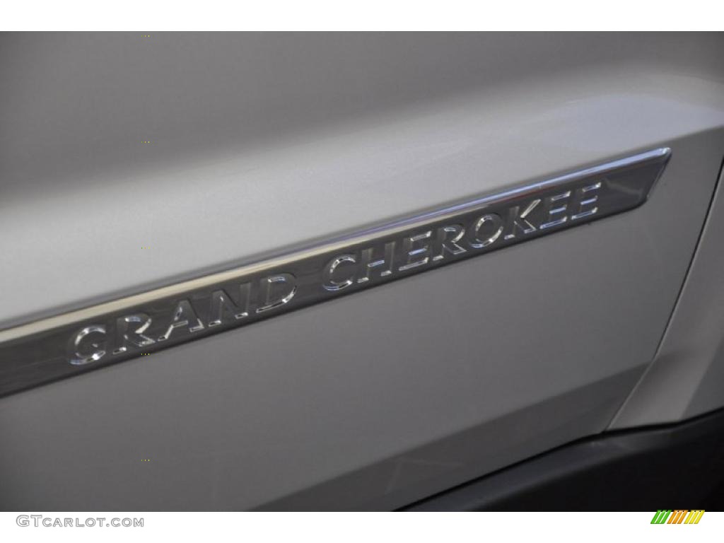 2011 Jeep Grand Cherokee Laredo X Package Marks and Logos Photos