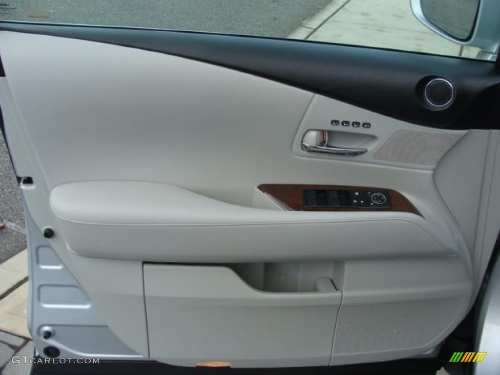 2011 Lexus RX 350 AWD Light Gray Door Panel Photo #39647412