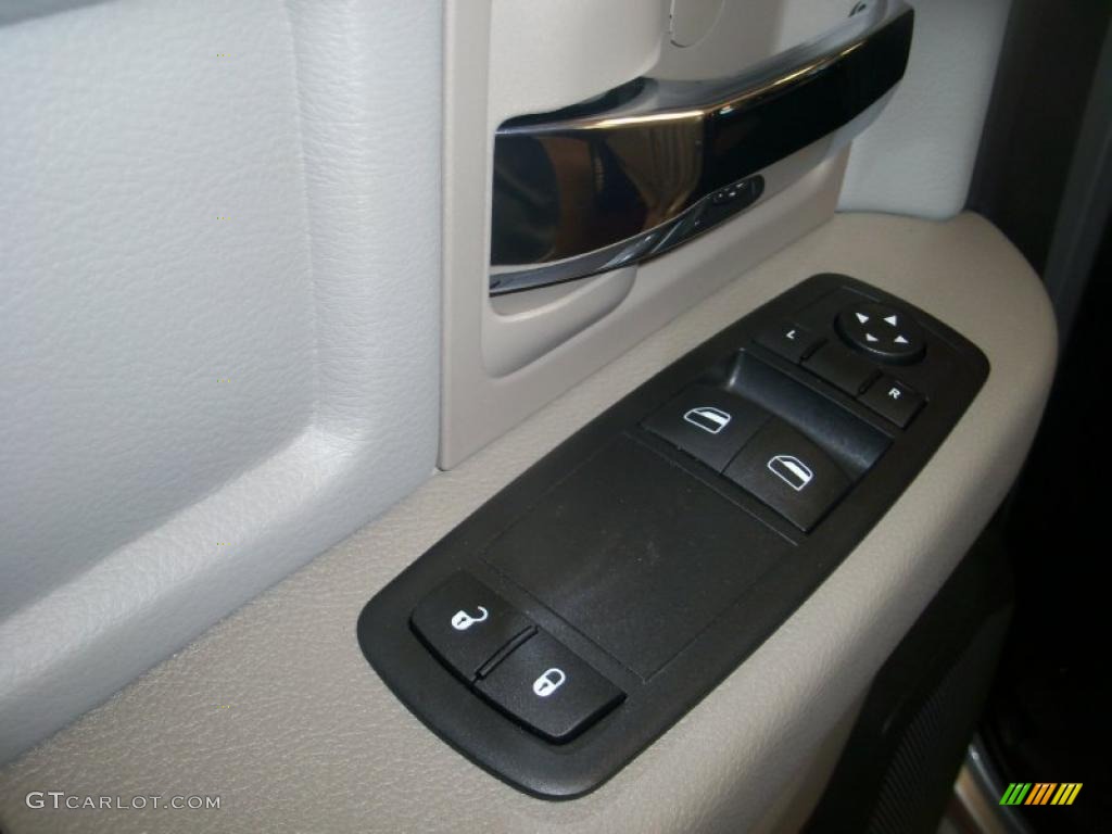 2011 Ram 2500 HD SLT Regular Cab 4x4 - Bright Silver Metallic / Dark Slate/Medium Graystone photo #25