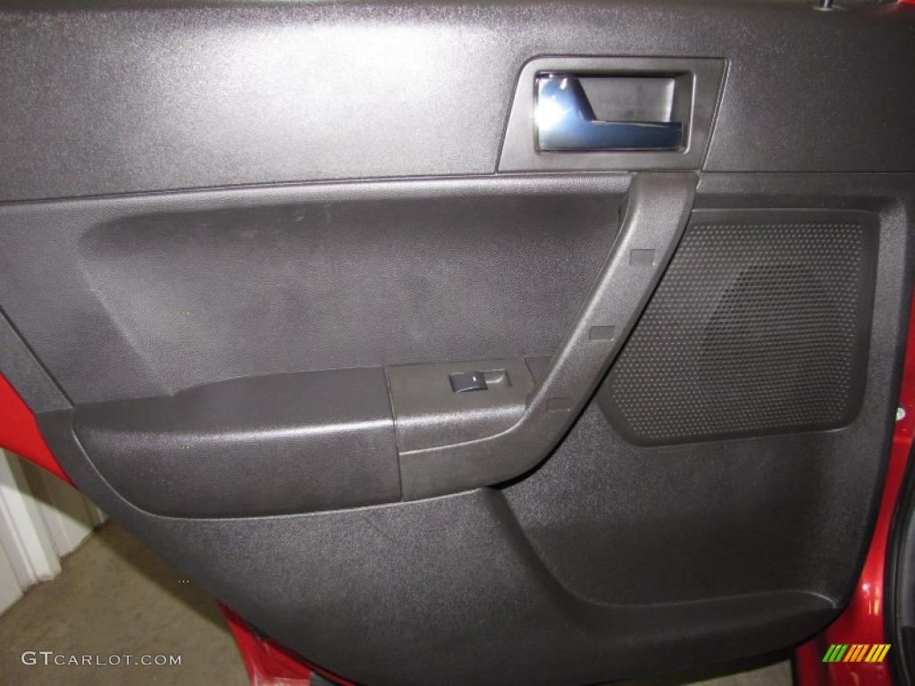 2009 Focus SES Sedan - Sangria Red Metallic / Charcoal Black photo #12