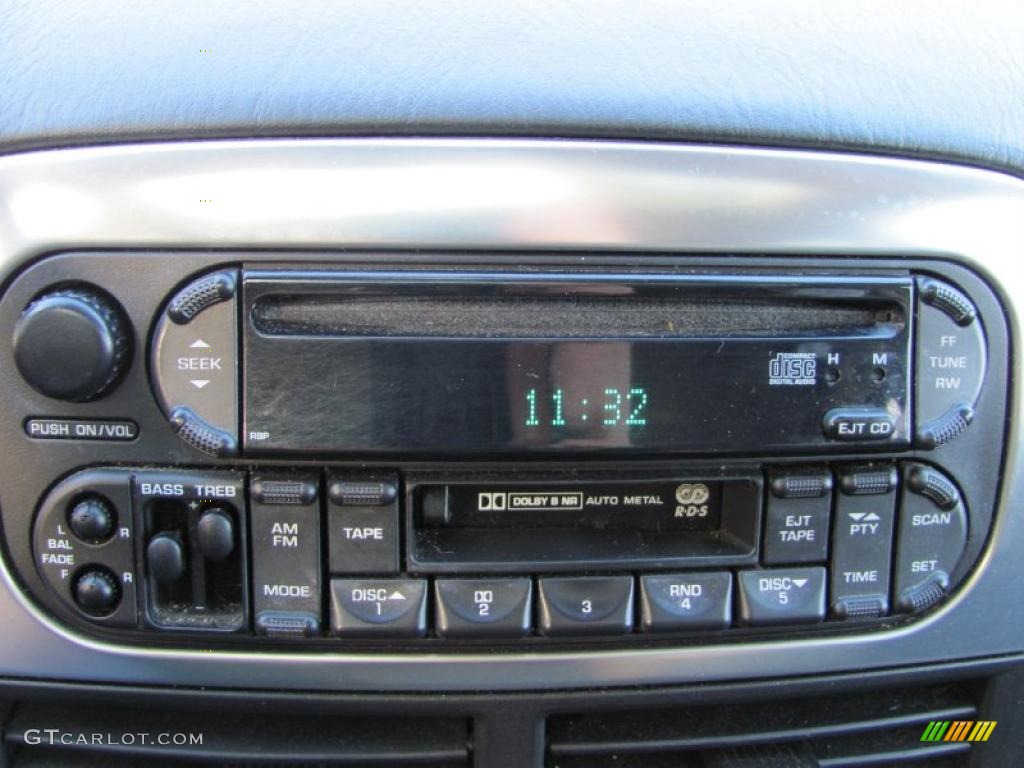 2004 Jeep Grand Cherokee Laredo 4x4 Controls Photo #39655472