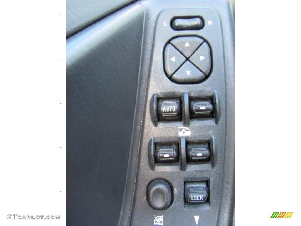 2004 Jeep Grand Cherokee Laredo 4x4 Controls Photo #39655552