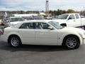 Cool Vanilla - 300 C HEMI Photo No. 4