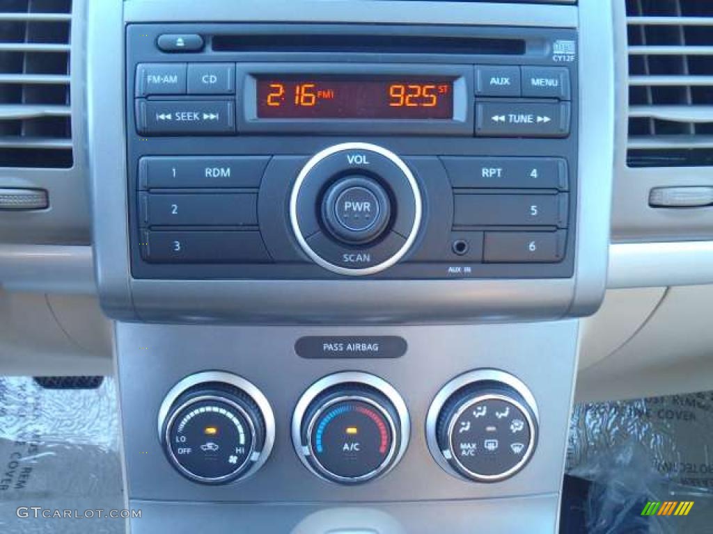 2011 Nissan Sentra 2.0 Controls Photo #39667819