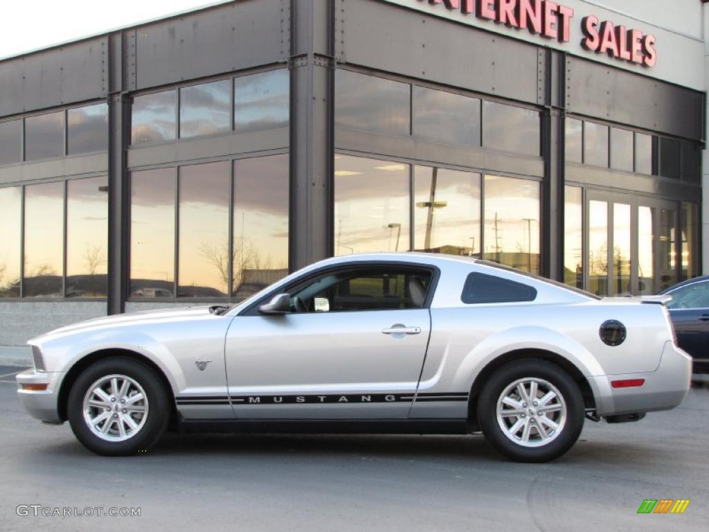 Brilliant Silver Metallic Ford Mustang