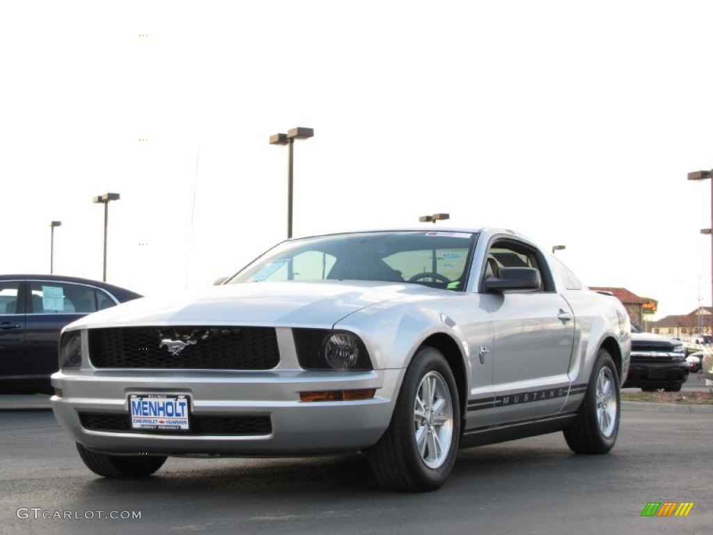 2009 Mustang V6 Premium Coupe - Brilliant Silver Metallic / Light Graphite photo #2