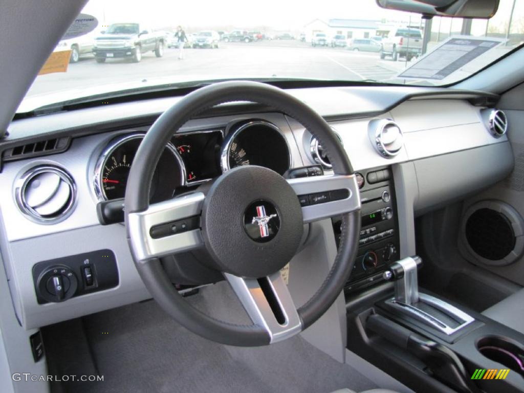 2009 Mustang V6 Premium Coupe - Brilliant Silver Metallic / Light Graphite photo #6