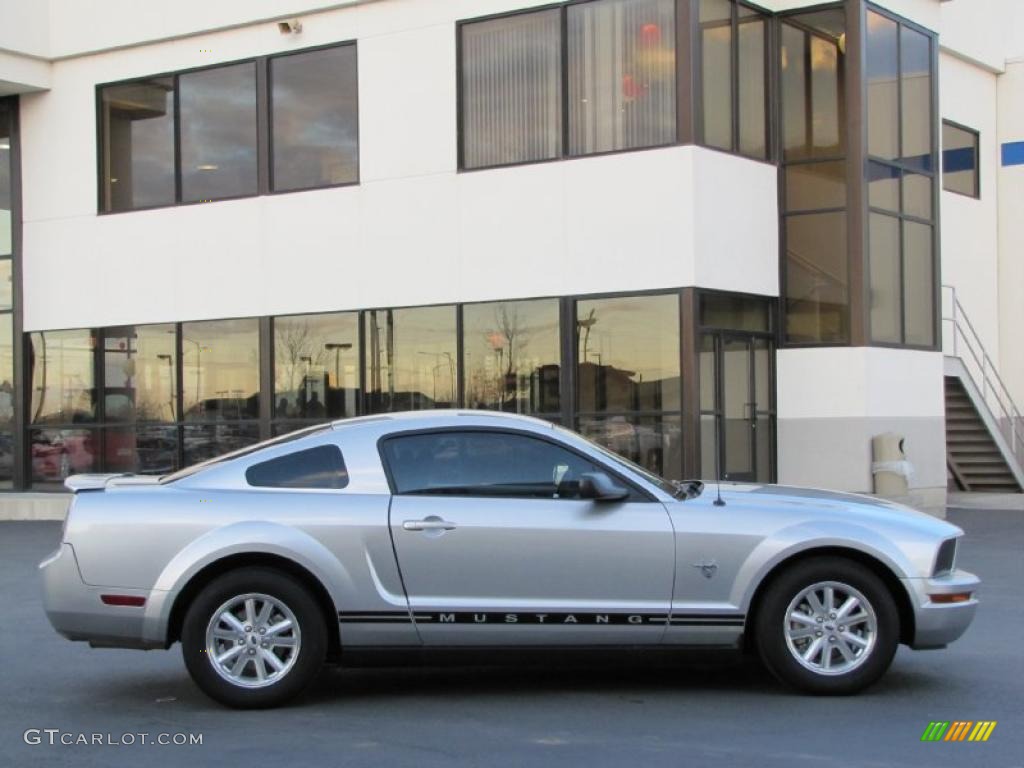 2009 Mustang V6 Premium Coupe - Brilliant Silver Metallic / Light Graphite photo #10