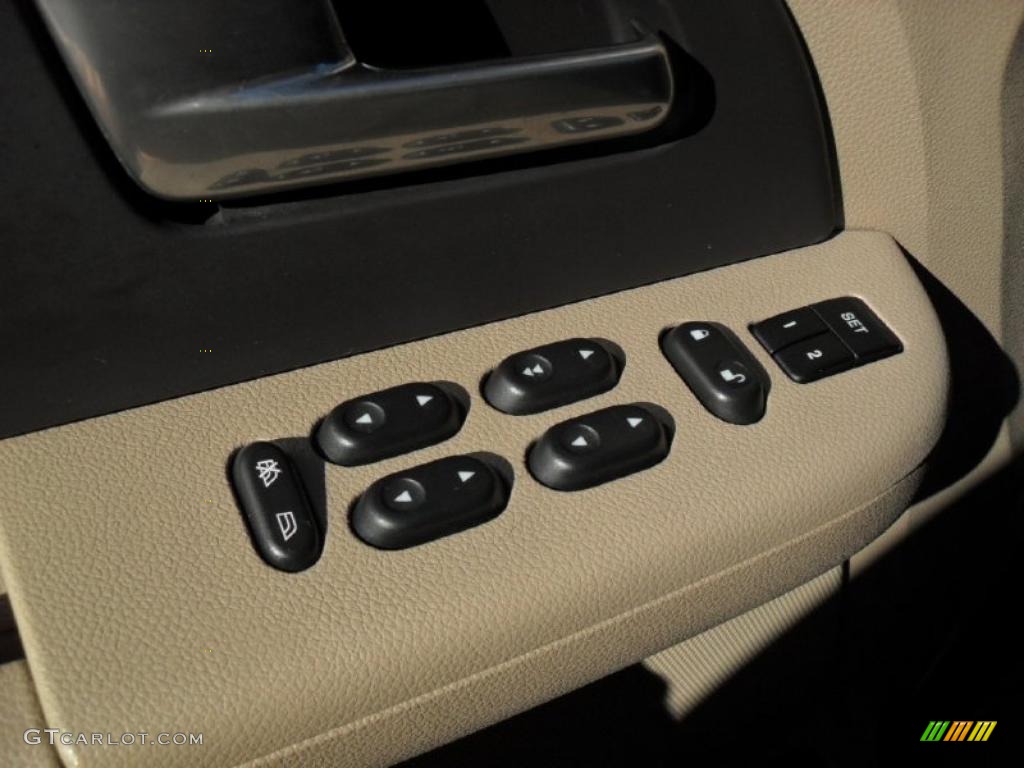 2003 Ford Expedition Eddie Bauer 4x4 Controls Photo #39670099