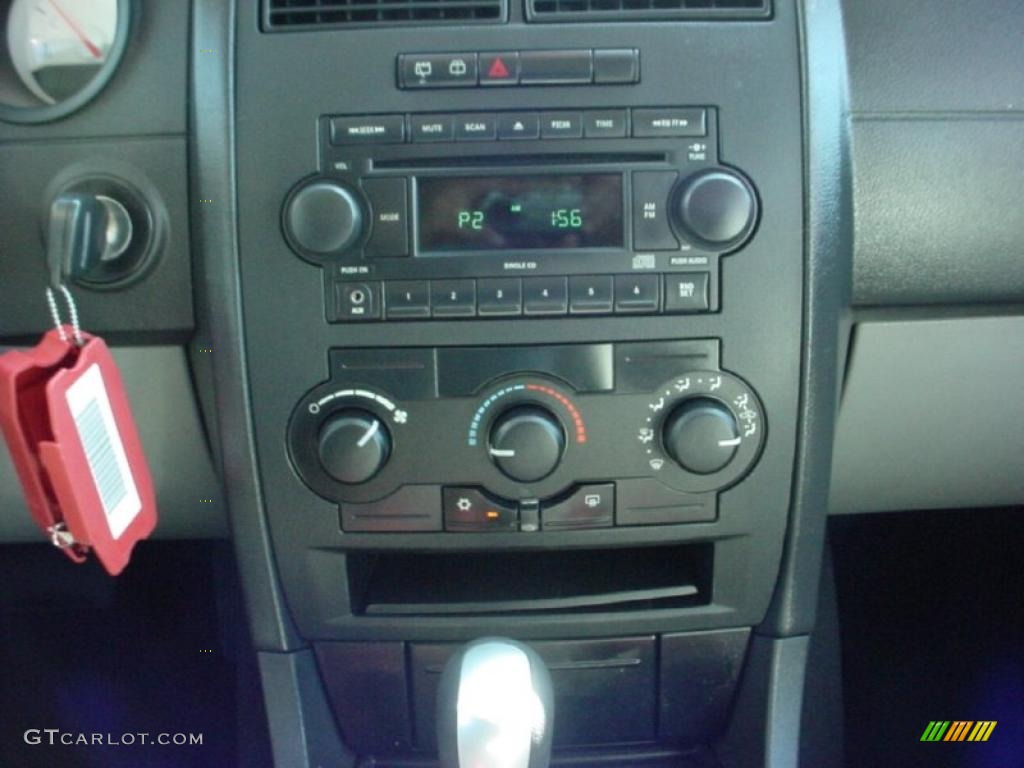 2006 Dodge Magnum Standard Magnum Model Controls Photo #39670839