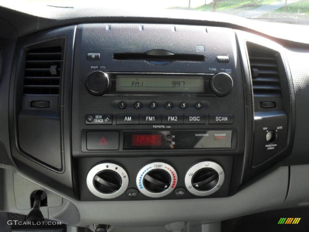 2006 Toyota Tacoma Regular Cab Controls Photo #39673067