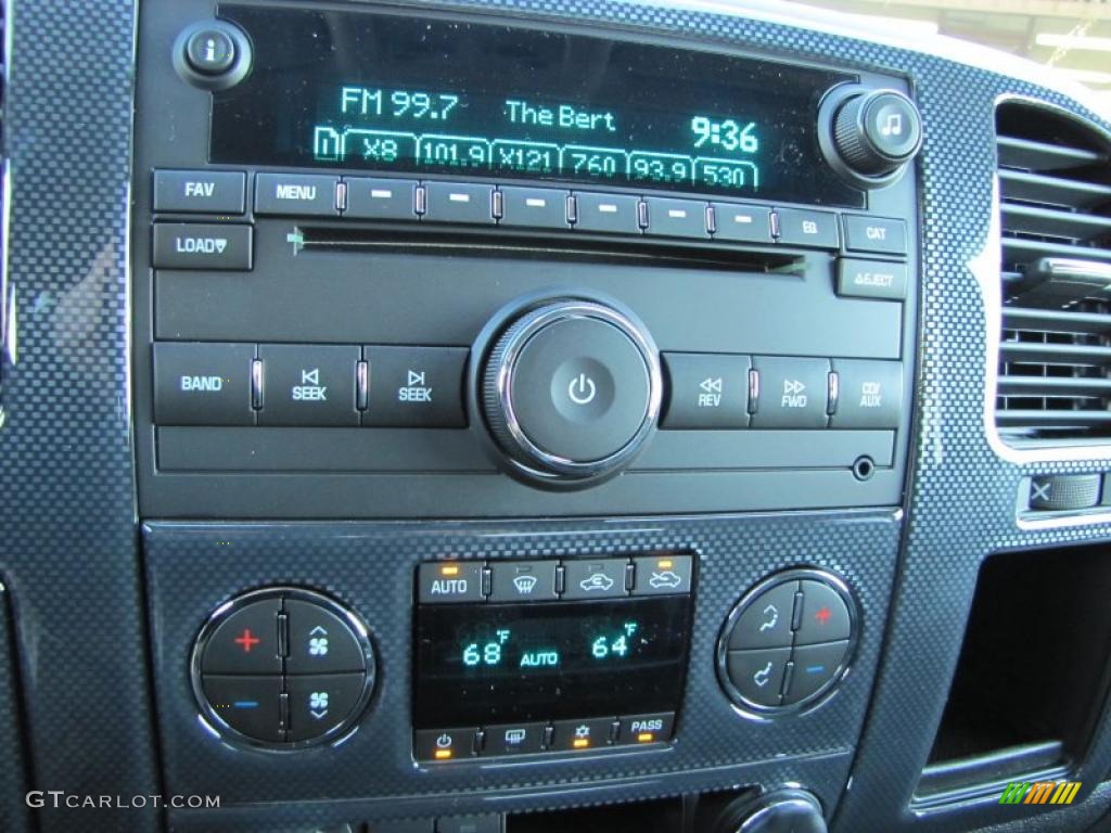 2011 Chevrolet Silverado 2500HD LT Crew Cab 4x4 Controls Photo #39673843