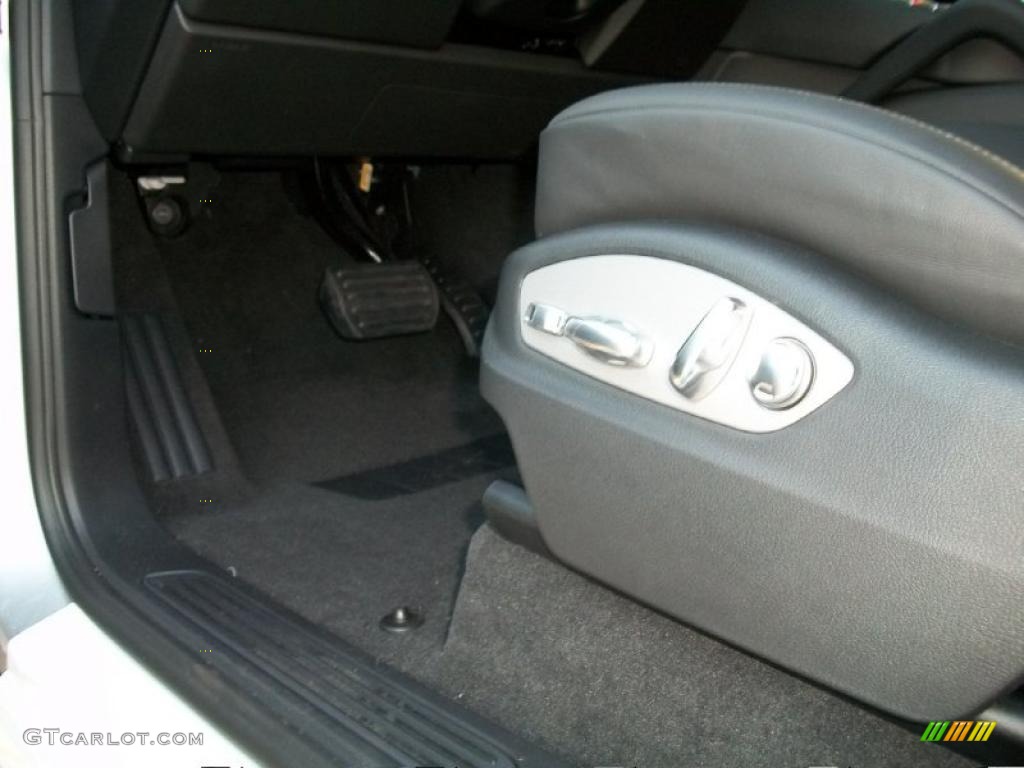 2011 Porsche Cayenne Standard Cayenne Model Controls Photo #39675663