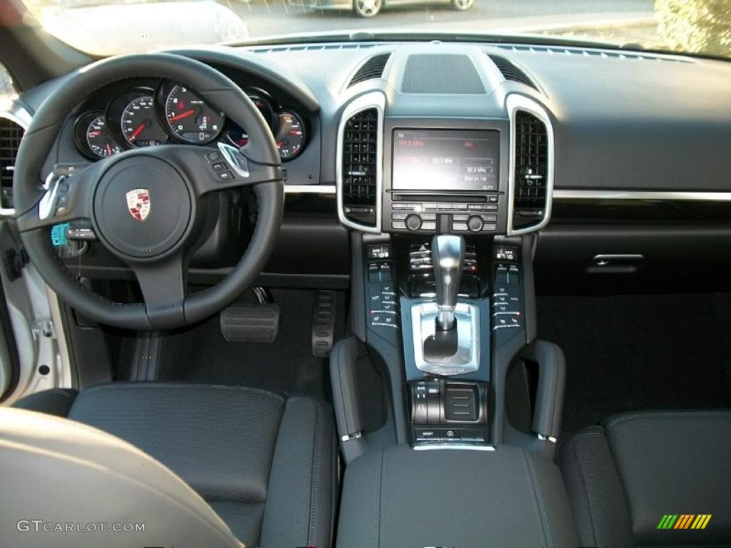 2011 Porsche Cayenne Standard Cayenne Model Black Dashboard Photo #39675695