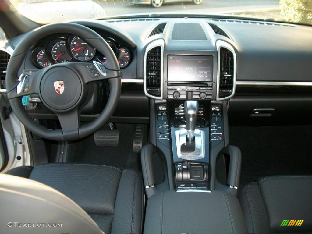 2011 Cayenne  - Classic Silver Metallic / Black photo #14