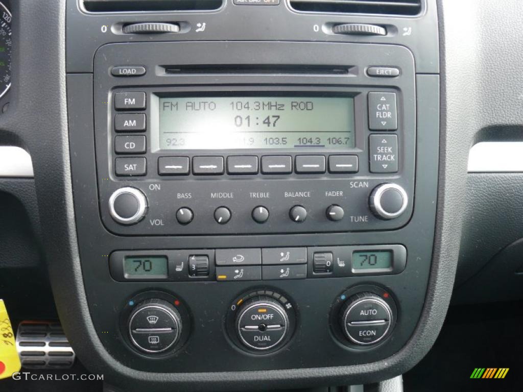 2006 Volkswagen Jetta GLI Sedan Controls Photo #39676695