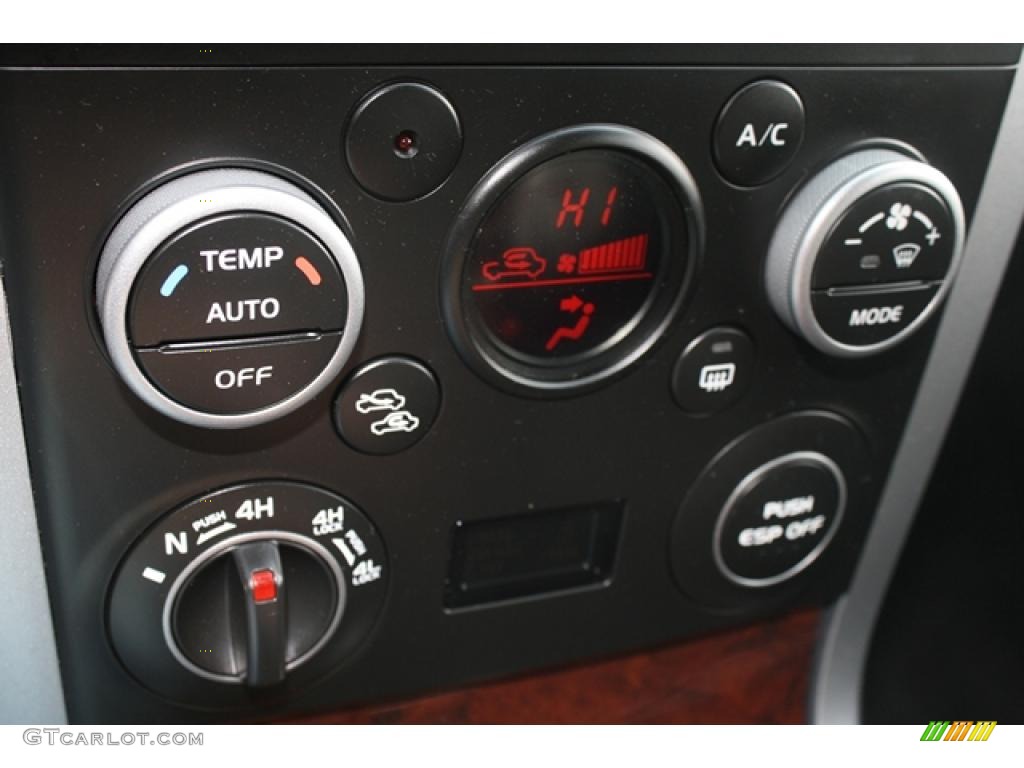 2008 Suzuki Grand Vitara Luxury 4x4 Controls Photo #39682295
