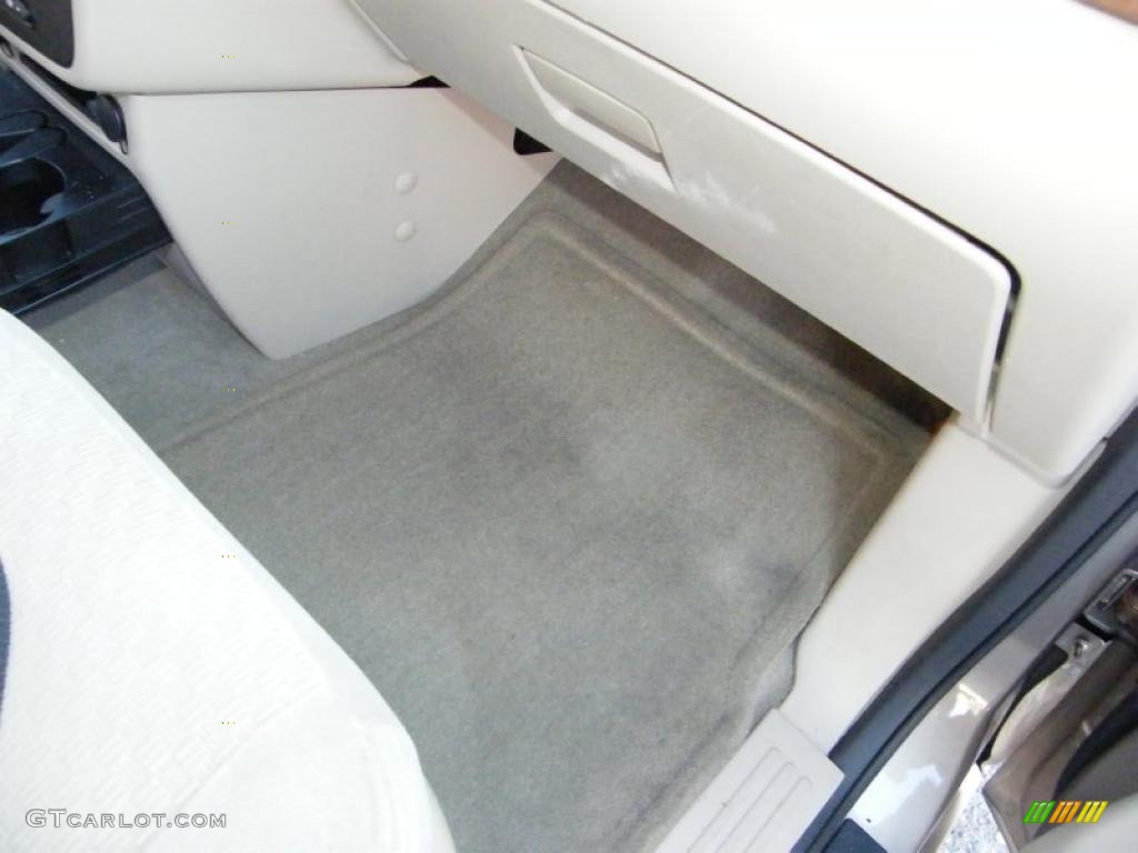 Pebble Beige Interior 2004 Ford Freestar SEL Photo #39683547