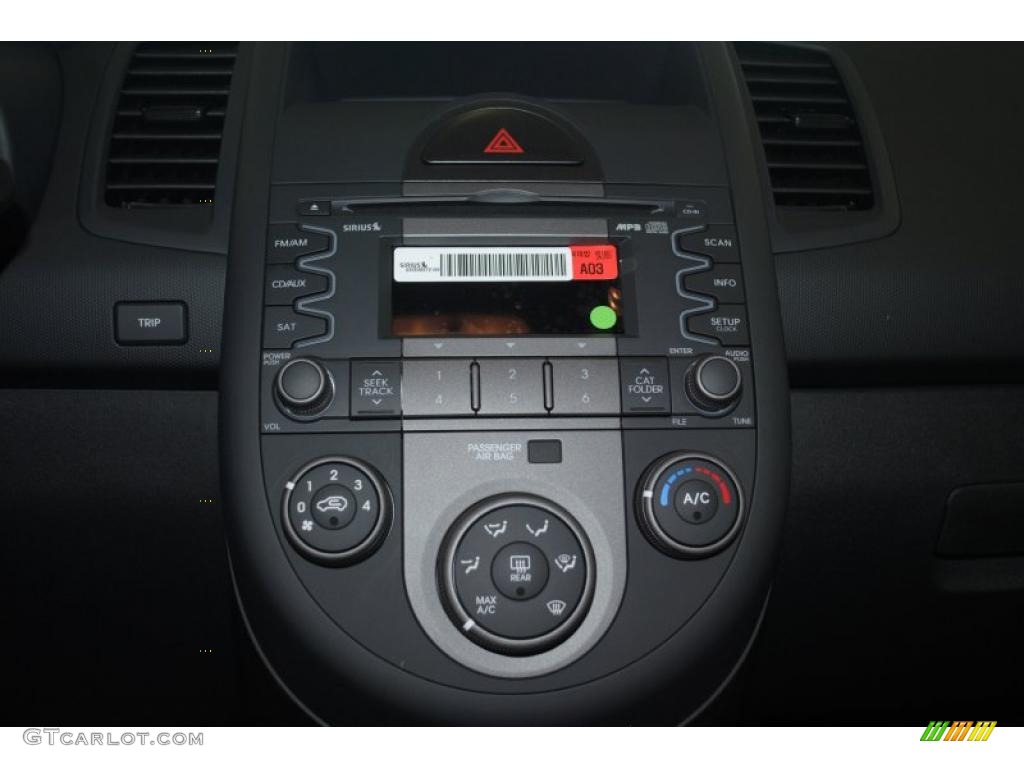 2011 Kia Soul 1.6 Controls Photo #39687115