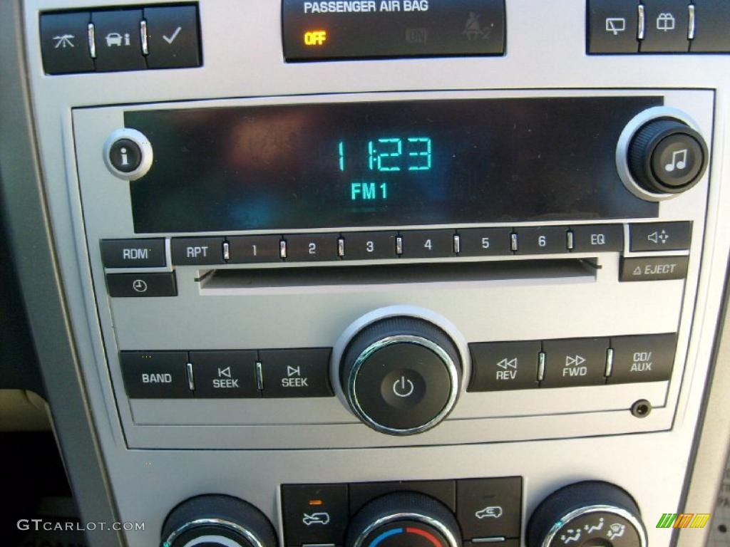 2008 Chevrolet Equinox LS Controls Photo #39687119