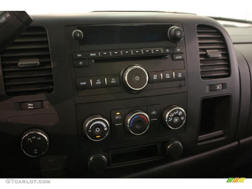 2008 Chevrolet Silverado 2500HD LT Extended Cab 4x4 Controls Photos