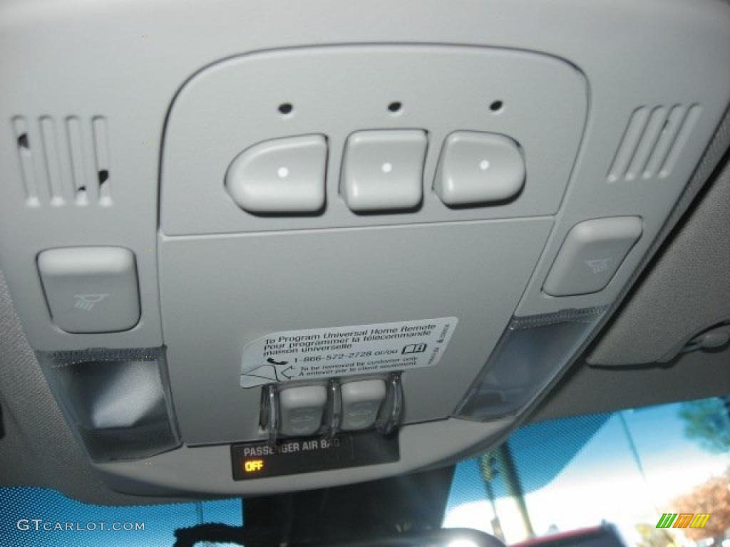 2010 Buick Lucerne CXL Special Edition Controls Photo #39688419
