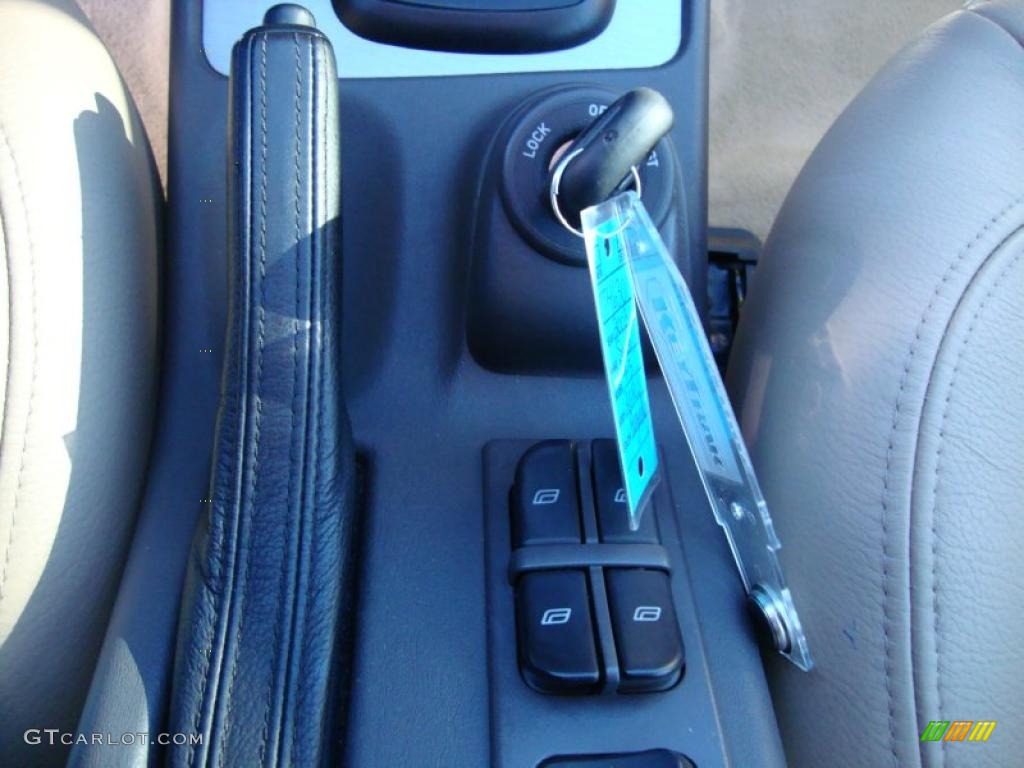2003 Saab 9-5 Aero Sedan Controls Photo #39690551