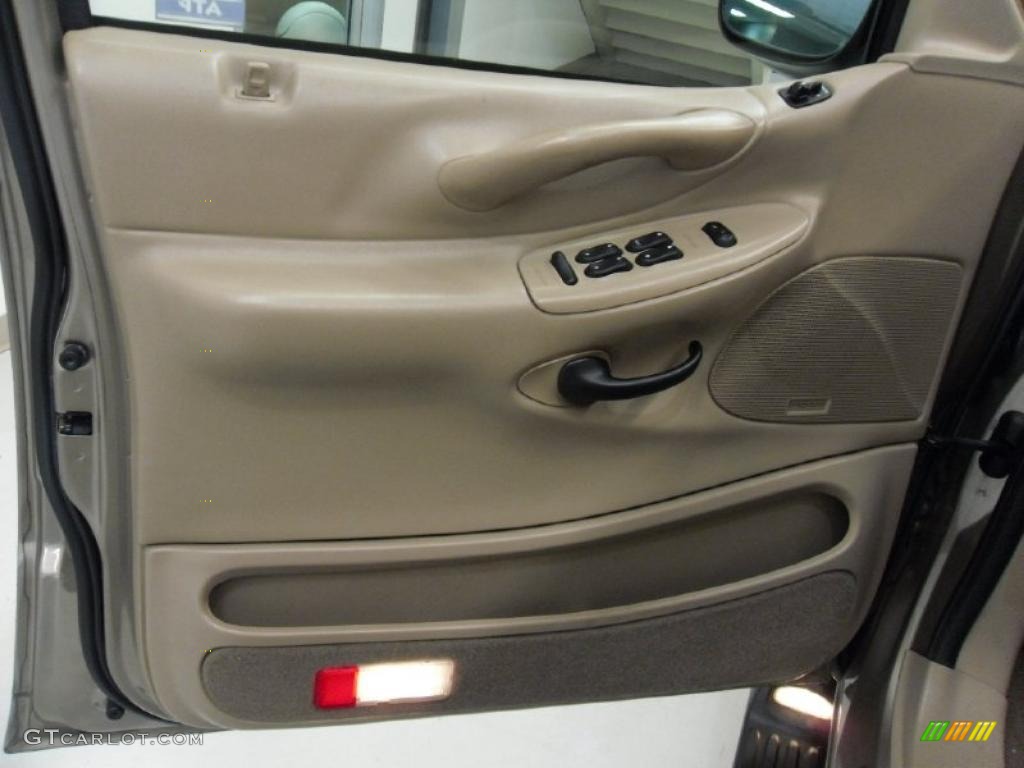 2002 Ford Expedition XLT 4x4 Medium Parchment Door Panel Photo #39693567