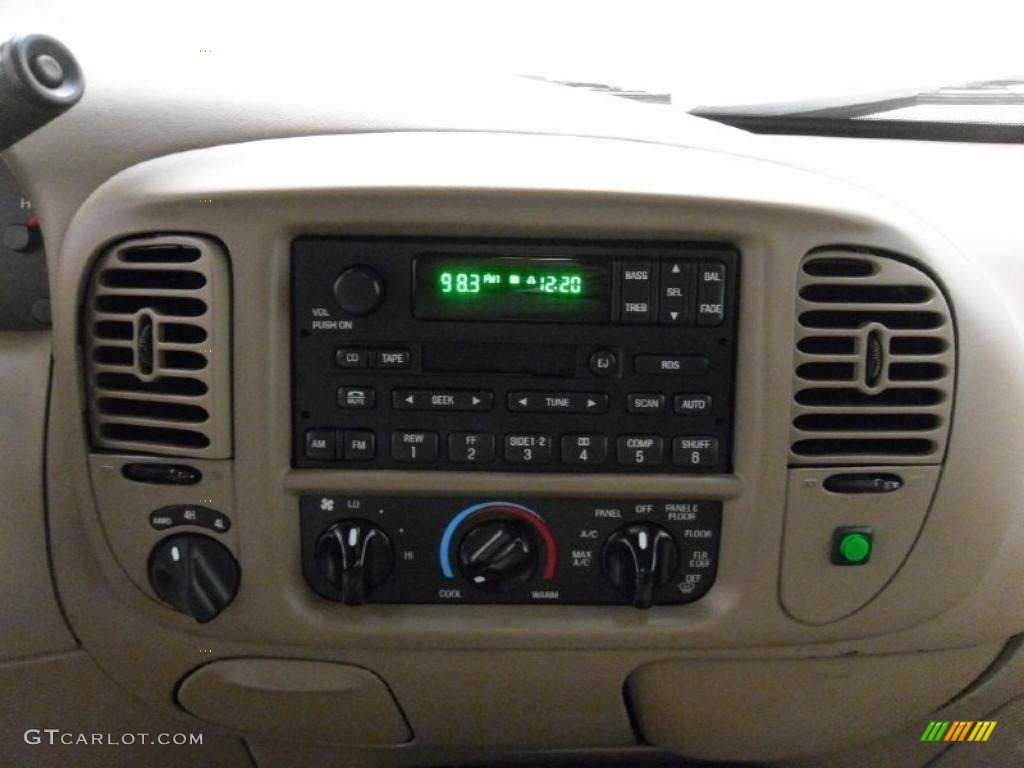 2002 Ford Expedition XLT 4x4 Controls Photo #39693627