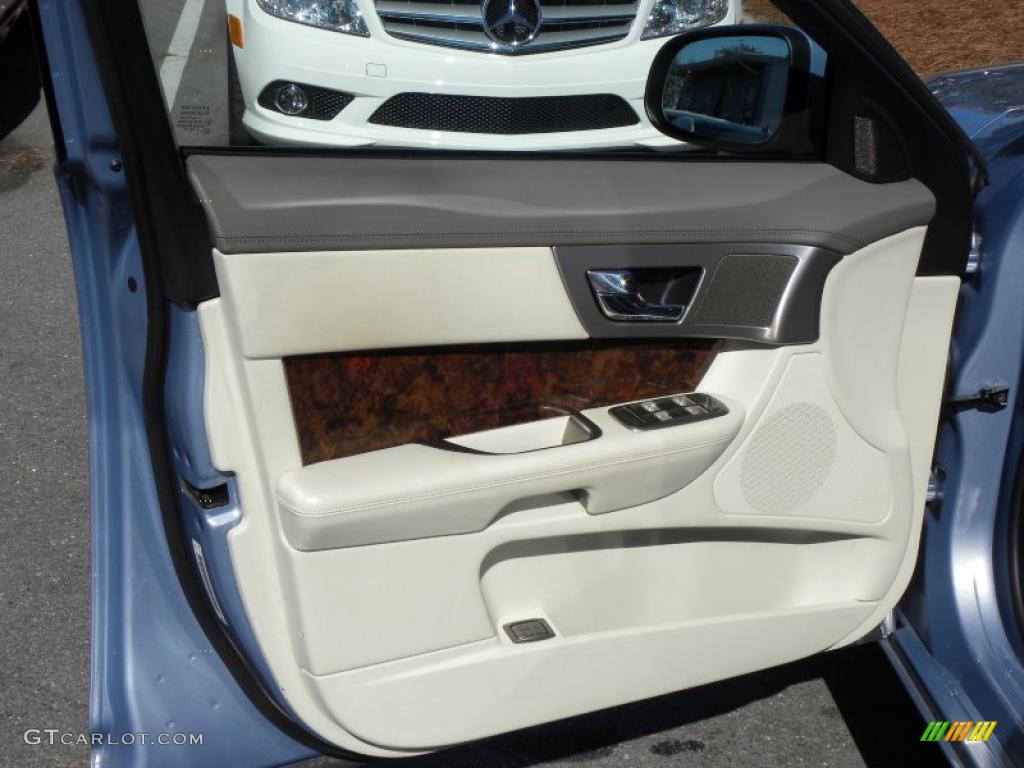 2009 Jaguar XF Premium Luxury Ivory/Oyster Door Panel Photo #39696729