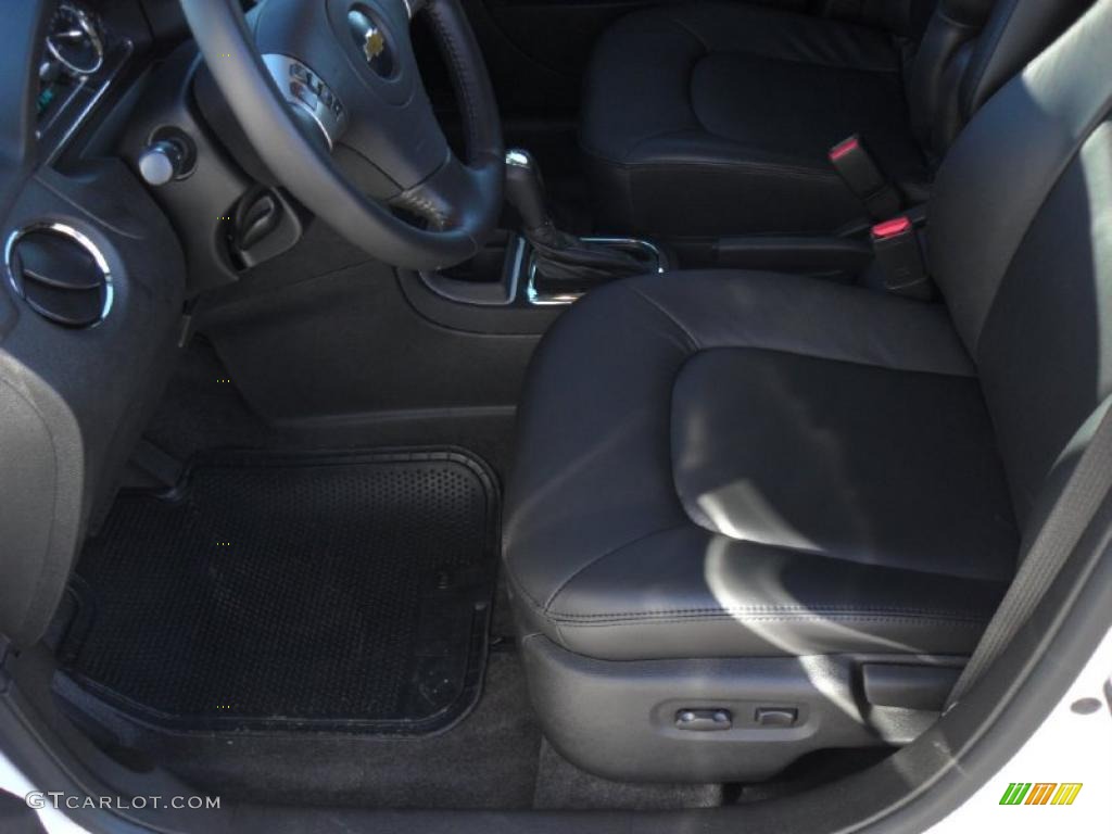 2011 HHR LT - Arctic Ice White / Ebony photo #7
