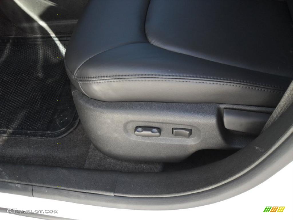 2011 HHR LT - Arctic Ice White / Ebony photo #8