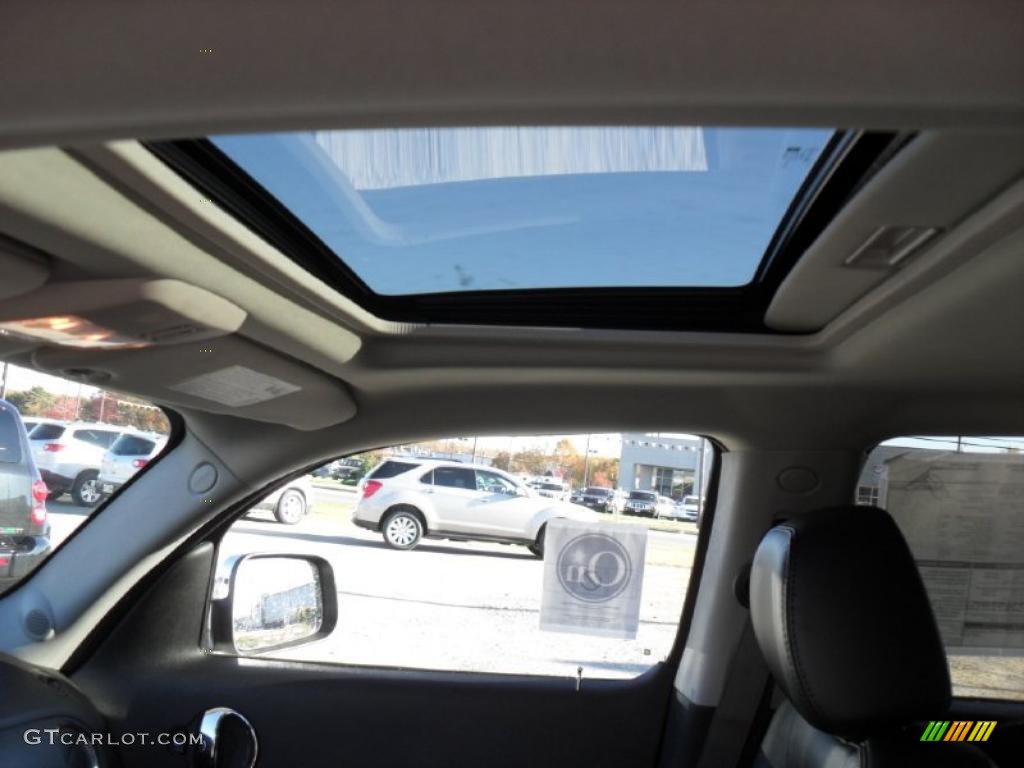 2011 HHR LT - Arctic Ice White / Ebony photo #10