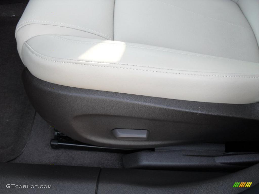 Cocoa/Light Neutral Leather Interior 2011 Chevrolet Cruze LT Photo #39701415