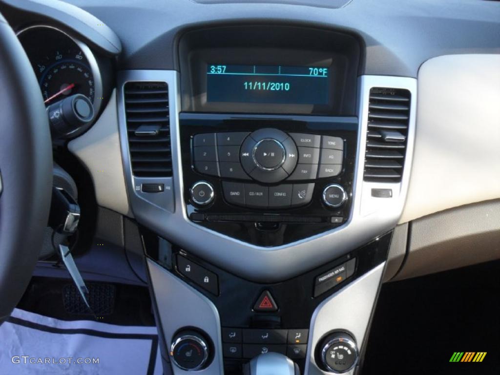 2011 Chevrolet Cruze LT Controls Photo #39701491