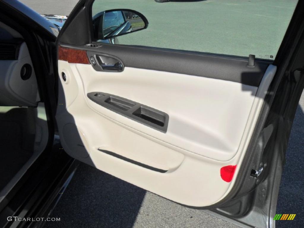 2011 Chevrolet Impala LTZ Gray Door Panel Photo #39703315