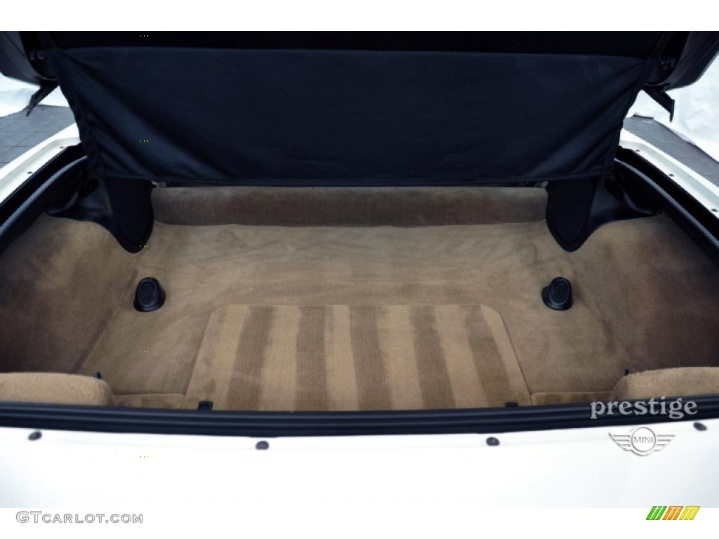 2001 Chevrolet Corvette Coupe Trunk Photo #39703499