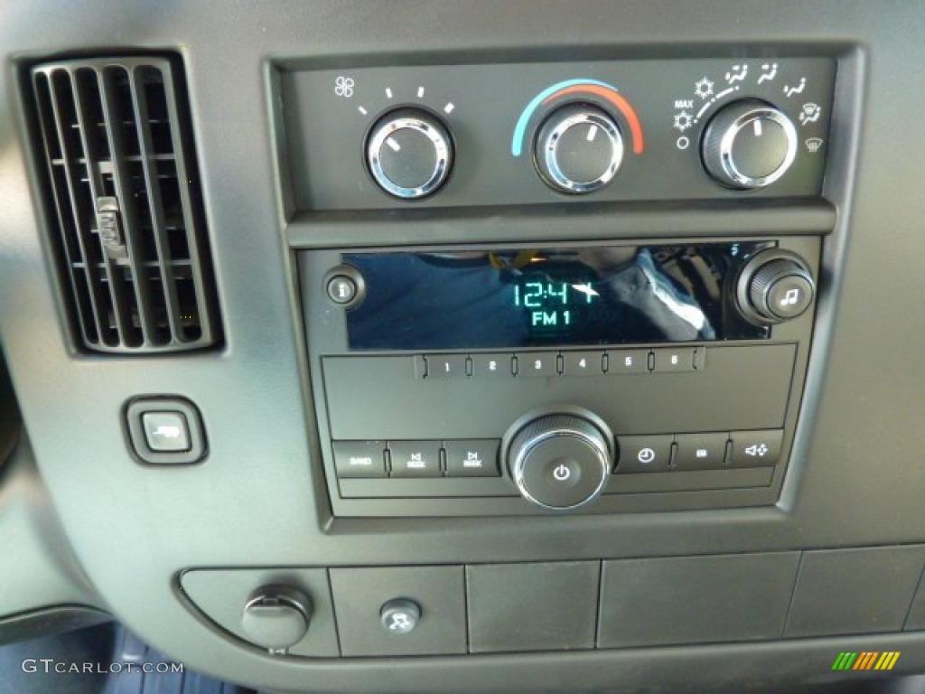2011 Chevrolet Express 2500 Work Van Controls Photo #39704751