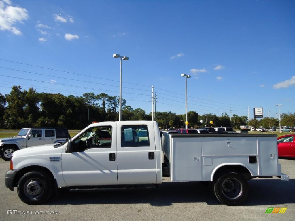Oxford White 2006 Ford F350 Super Duty XL Crew Cab Chassis Exterior Photo #39705848
