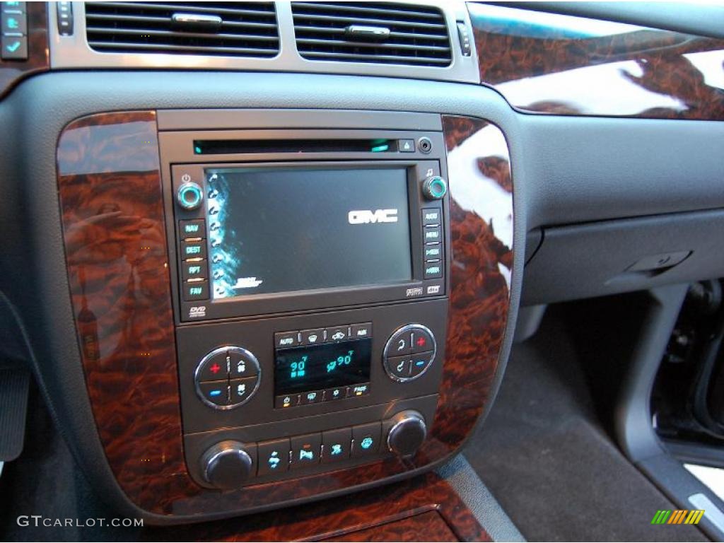 2008 GMC Yukon Denali AWD Controls Photo #39705875