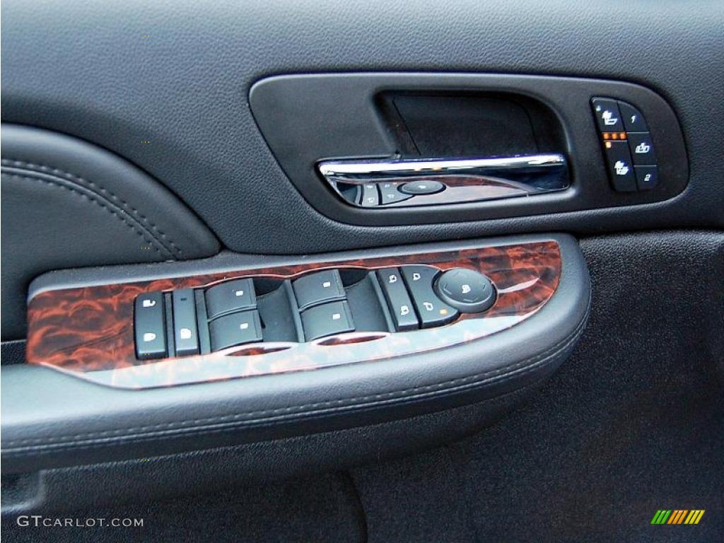 2008 GMC Yukon Denali AWD Controls Photo #39705887