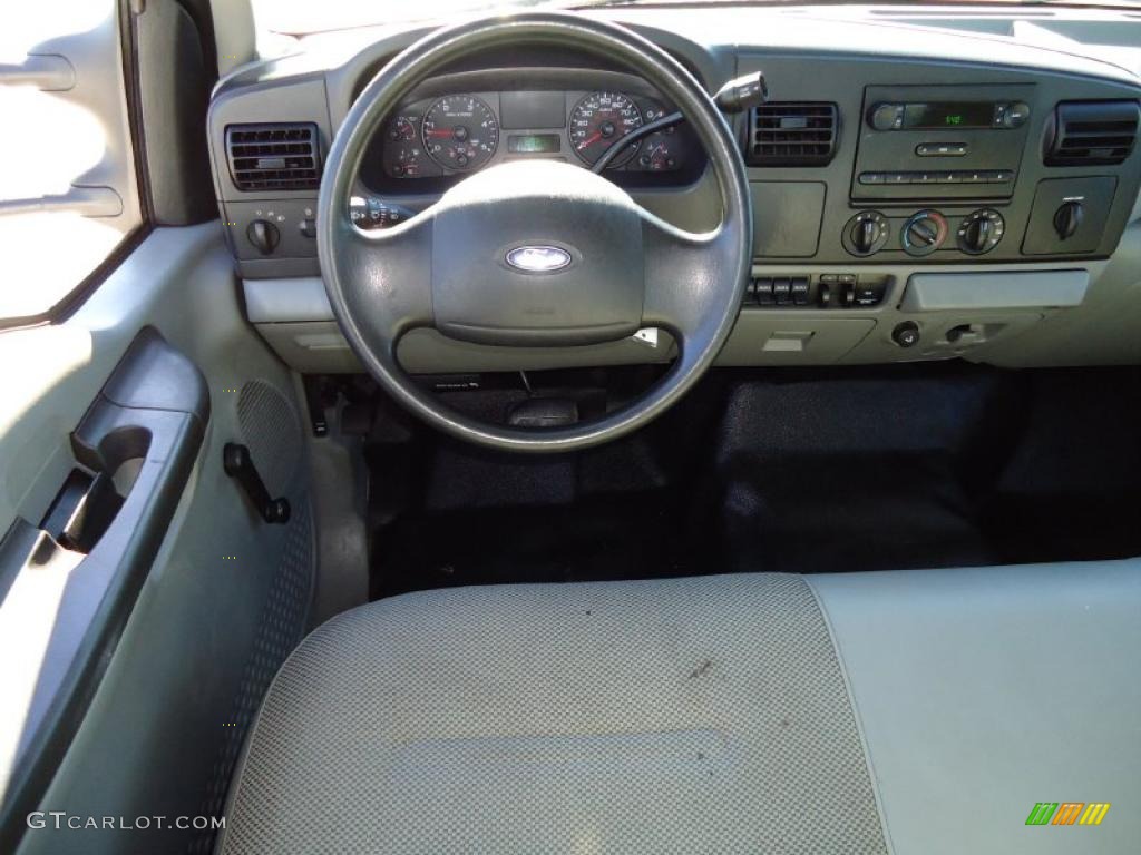 2006 Ford F350 Super Duty XL Crew Cab Chassis Medium Flint Dashboard Photo #39705943