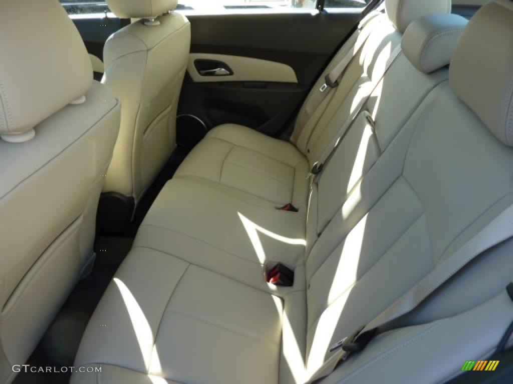 Cocoa/Light Neutral Leather Interior 2011 Chevrolet Cruze LT Photo #39705967