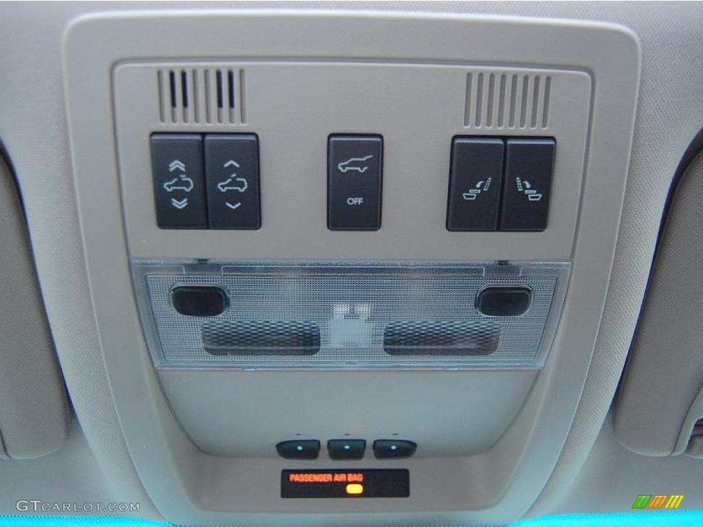 2008 GMC Yukon Denali AWD Controls Photo #39705983