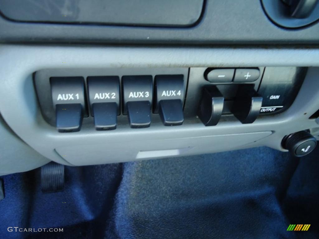 2006 Ford F350 Super Duty XL Crew Cab Chassis Controls Photos