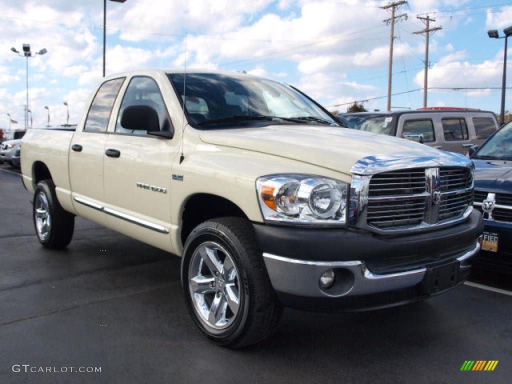 2007 Ram 1500 SLT Quad Cab 4x4 - Cool Vanilla / Khaki Beige photo #2