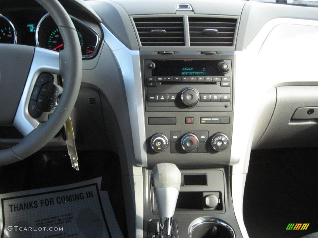2011 Chevrolet Traverse LS Controls Photo #39708791