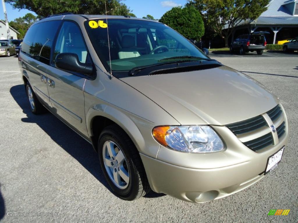 Linen Gold Metallic 2006 Dodge Grand Caravan SXT Exterior Photo #39708803